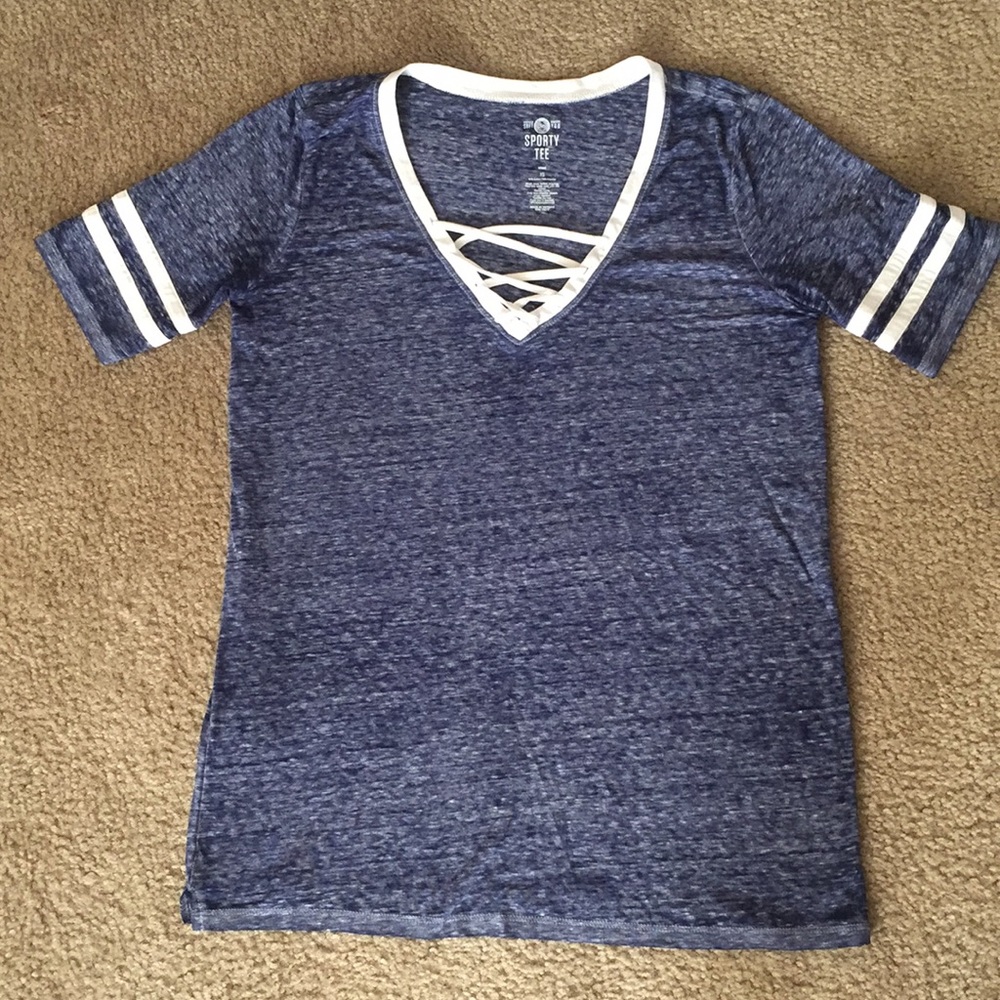A short sleeve t-shirt.